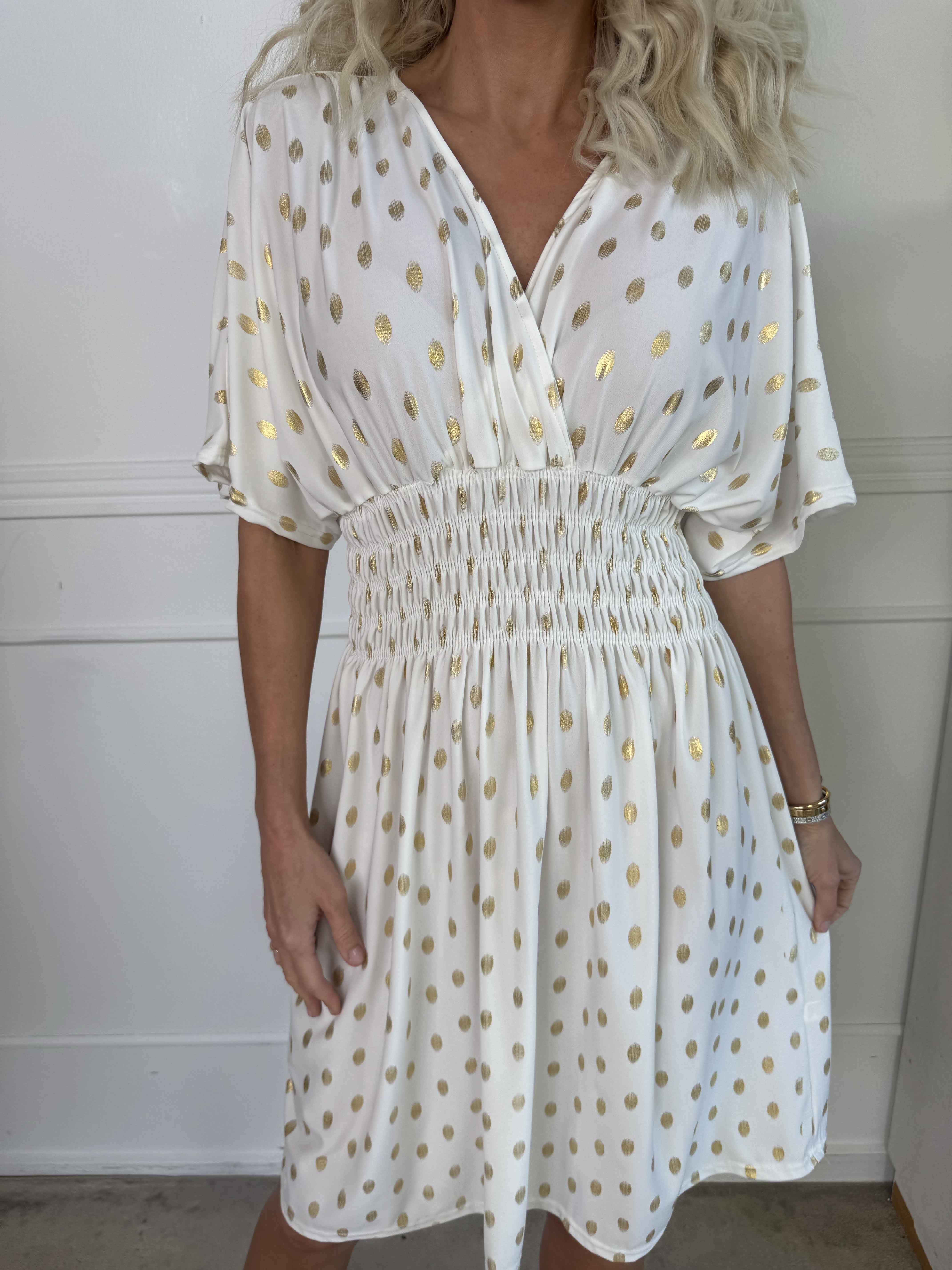 Pams Dot Short - Enfärgad elastisk klänning med guldprickar